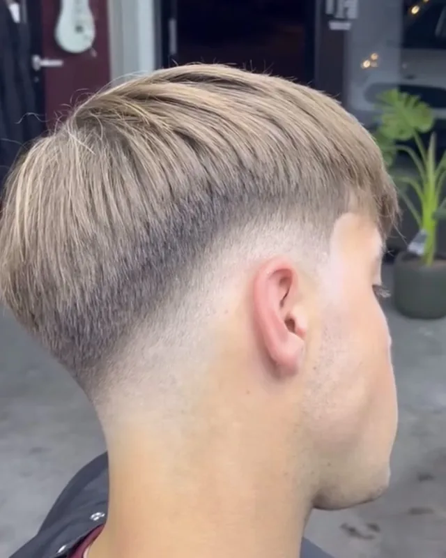 Golvend haar met midfade